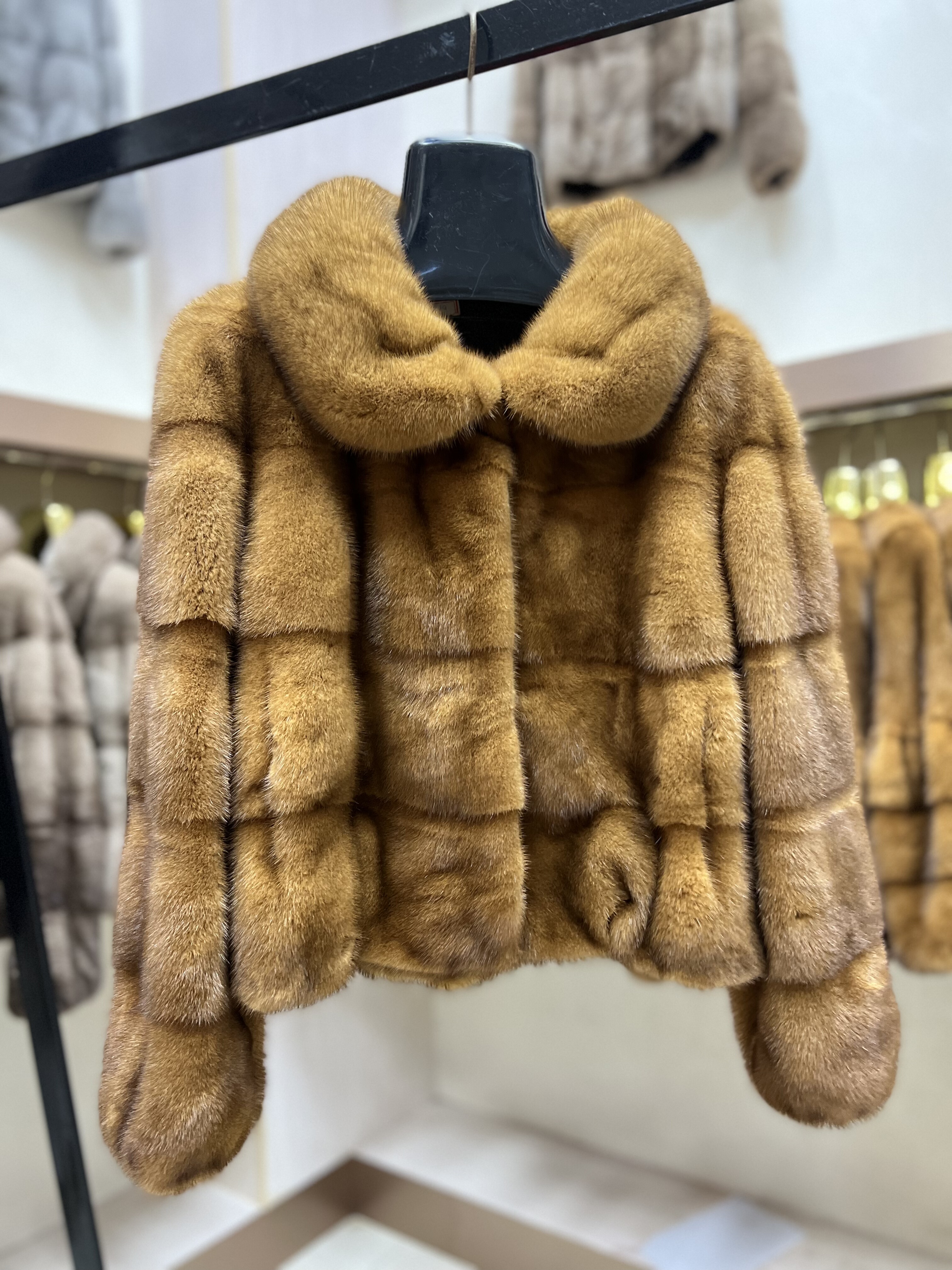 2025新款进口貂皮大衣女款整貂短款方领水貂皮草裘皮外套横排挖削