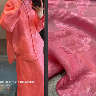 新品 国风旗袍连衣裙马甲外套布料 粉色真丝混纺提花剪花面料新中式
