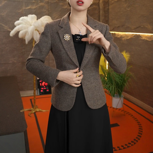 秋冬气质小个子咖色通勤西装套装显瘦一粒扣厚款绵阳毛OL经典外套