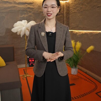 时尚减龄咖色修身厚款小西装外套
