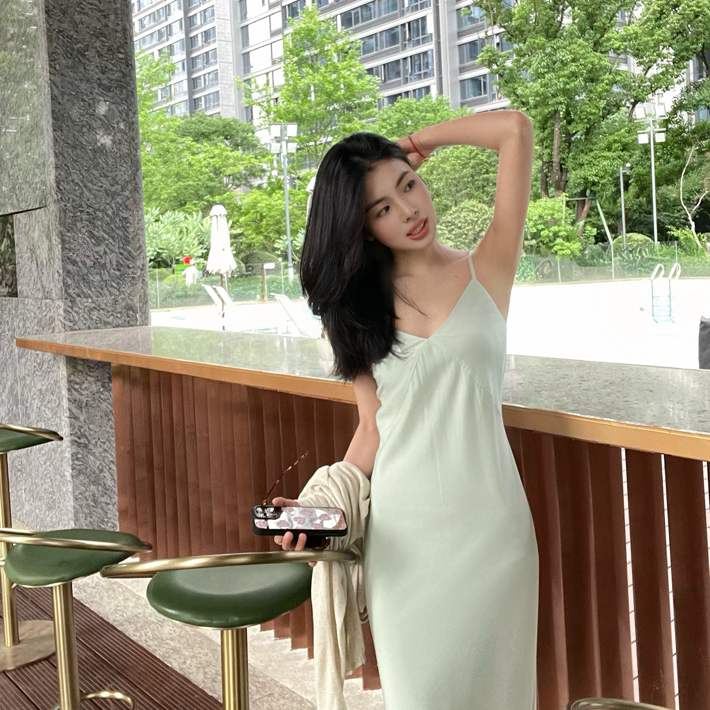 喂狗小面包Une Miette‘莱赛尔天丝’连衣裙轻奢高级感女吊带裙子