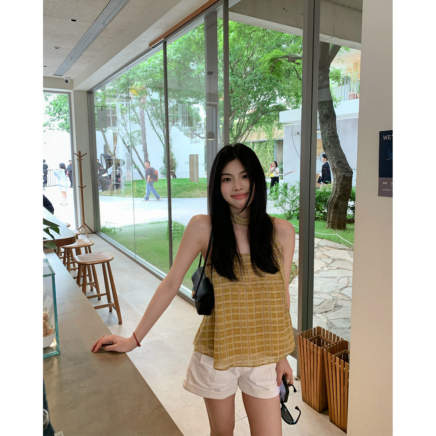 喂狗小面包吊带设计感上衣女2026新款复古清新荷叶边飘带美背吊带