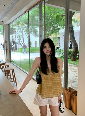 喂狗小面包吊带设计感上衣女2026新款复古清新荷叶边飘带美背吊带
