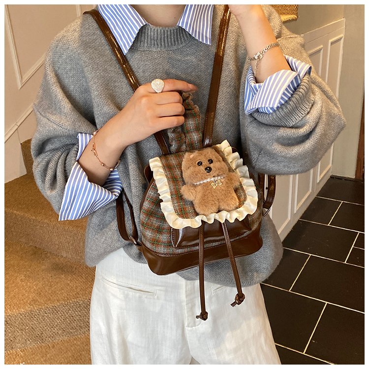 2025年秋冬新款复古高颜值格子双肩包超火流行可爱小熊迷你背包女