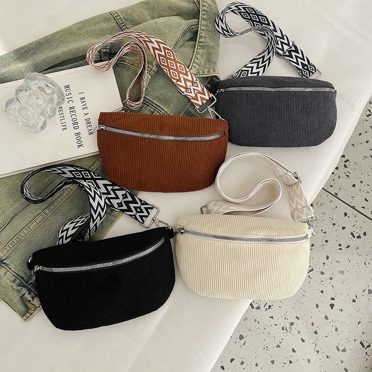 条绒包包女大容量2025新款秋冬小众设计宽带斜挎包爆款ins马鞍包