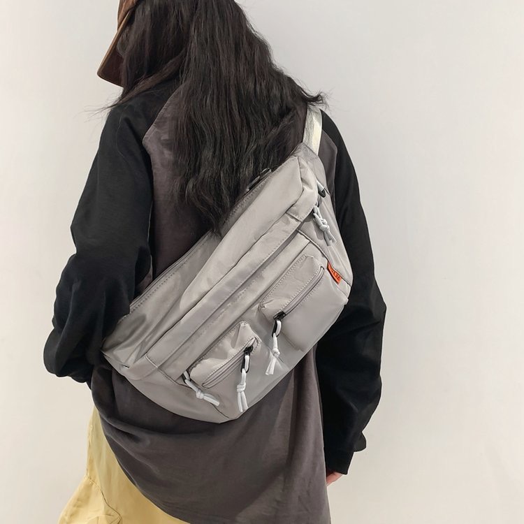 潮牌工装胸包男2025新款大容量机能运动骑行斜挎包女休闲单肩背包