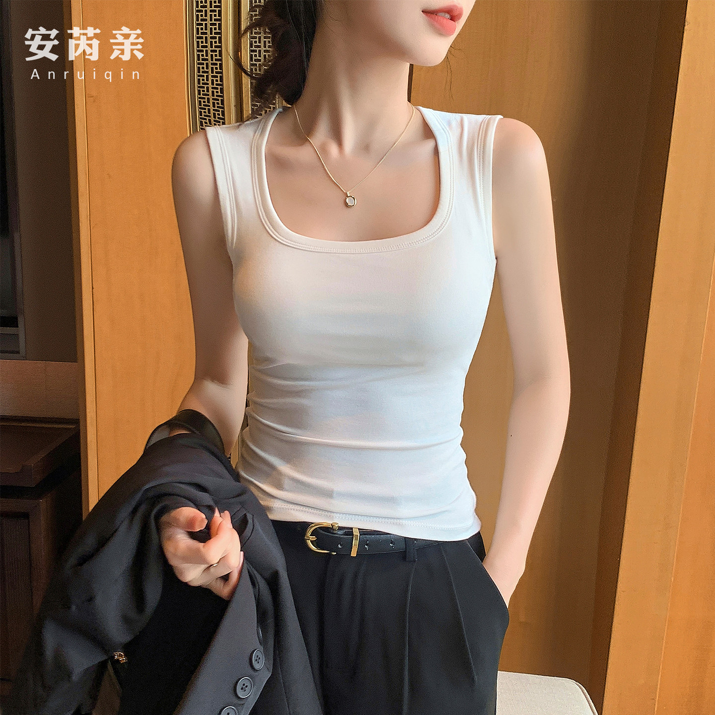 白色方领吊带背心女春夏内搭宽肩遮副乳修身无袖运动西装打底上衣