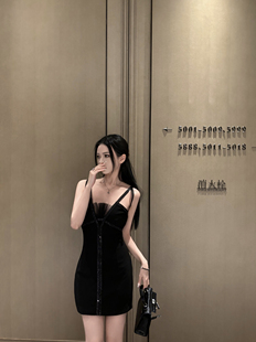 Elyssa碎钻黑天鹅 性感黑色钻带拼接网纱修身显瘦包臀吊带连衣裙