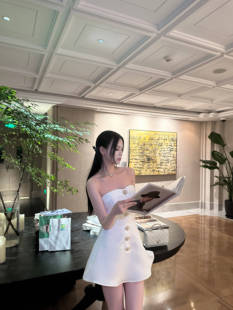 Elyssa2024夏季新款白色法式气质抹胸连衣裙女高级感小众裙子套装