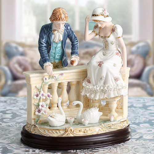 摆设北欧人物情侣天鹅婚庆结婚臻