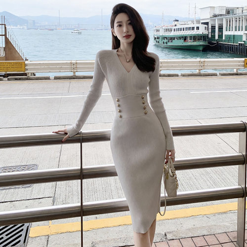 法式复古小香风针织连衣裙女气质修身显瘦v领毛衣裙内搭打底长裙