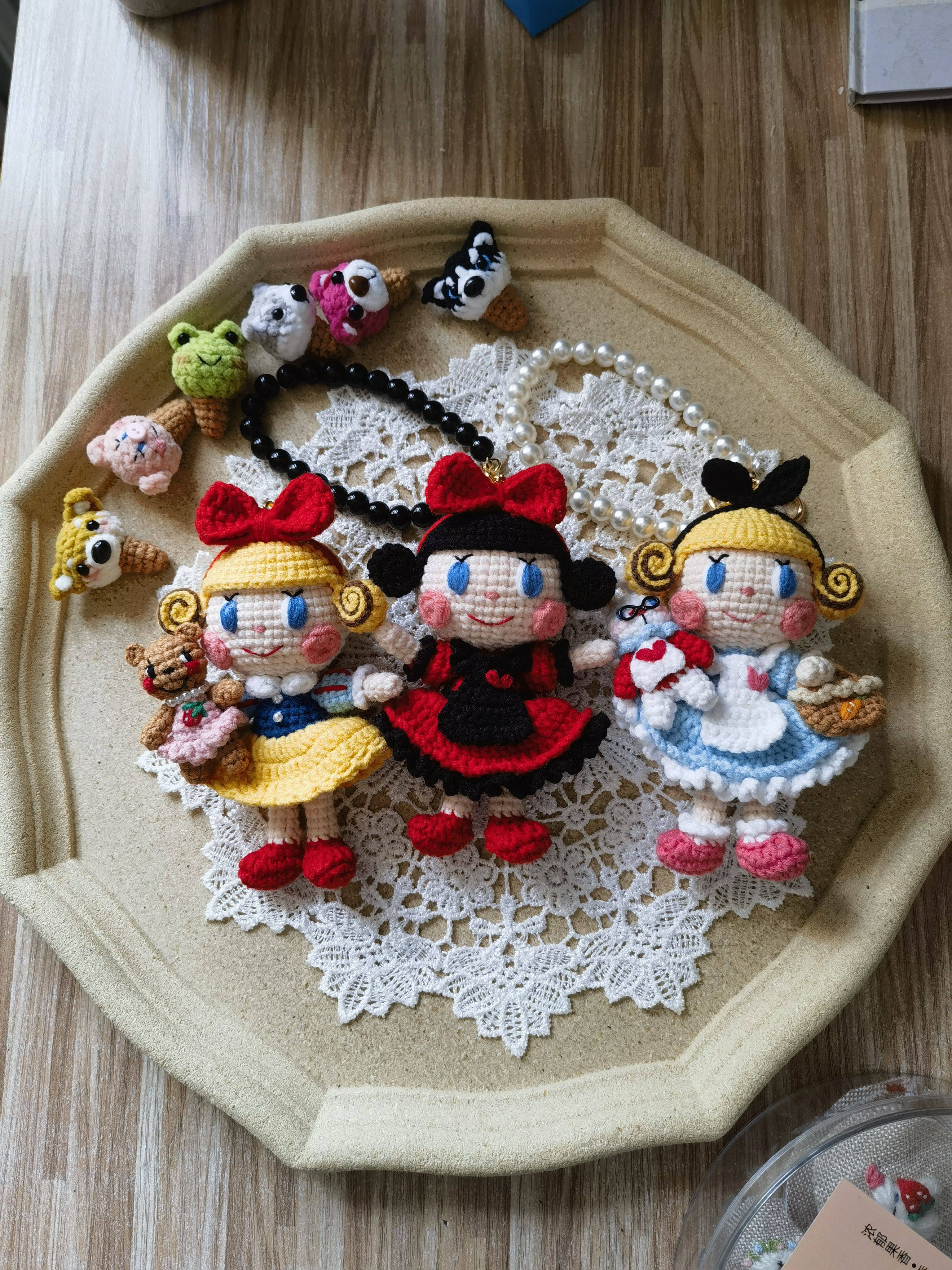 手工钩织玩偶日本curly可爱卷卷女孩网红珍珠钥匙扣包包挂件