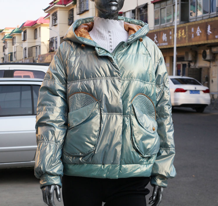 洋气亮面免洗羽绒服冬季新款保暖鸭绒服短款连帽纯色宽松大码棉服