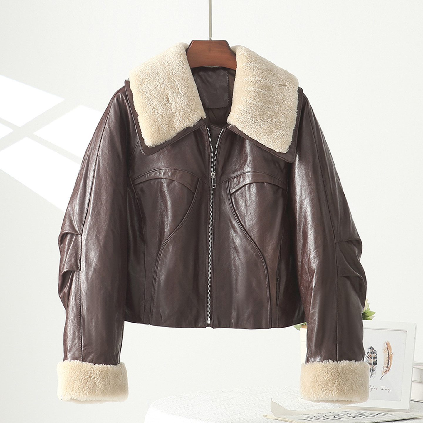 2025冬新款皮毛一体毛领真皮皮衣女短款夹克鹅绒羽绒服绵羊皮外套,女装/女士精品,皮衣,淘宝优惠券,粉丝福利购,淘宝优惠卷