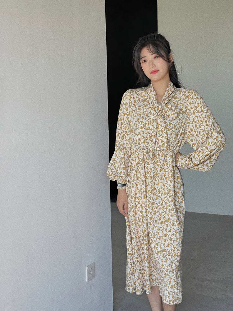 故事的小黄花连衣裙秋冬内搭叠穿碎花裙子显瘦法式收腰气质配大衣