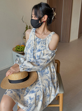 左方露独立制作雾蓝色花纹露肩小心机连衣裙高级感复古灯笼袖宽松