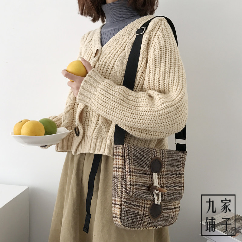 九家铺子新款英伦格子复古牛角扣毛呢斜挎包女ins百搭单肩包小包