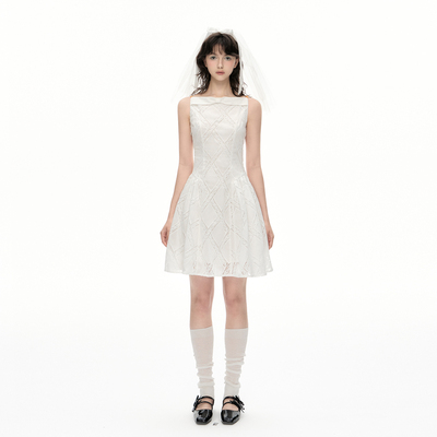 Romance Nanci 白色浪漫蕾丝镂空收腰蝴蝶结一字领无袖连衣裙