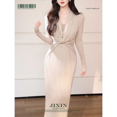 寄信/V领假两件蕾丝拼接温柔燕麦色扭结修身针织连衣裙女秋款长裙