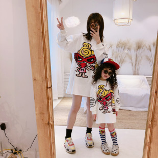 网红亲子装母女装洋气春秋卫衣2025新款女童冬加绒中长宽松连衣裙