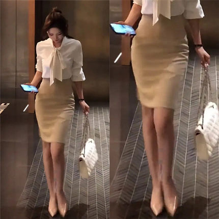 职业OL气质后开叉杏色包臀半身裙女2026春夏季大码弹力修身一步裙