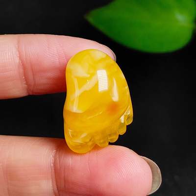 天然鸡油黄蜜蜡满蜡飘花小脚丫知足常乐22*15.2*10.6MM重2.09克