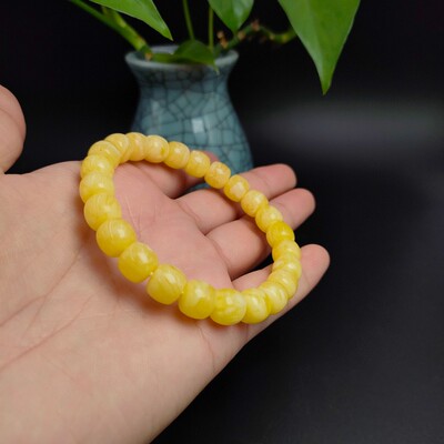 天然蜜蜡手串俄料鸡油黄满蜡飘花老型珠手串尺寸9.3mm，重11.68克