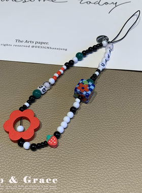 小众撞色串珠手机链花朵草莓挂件ccd相机挂饰手腕式手机挂绳挂彩