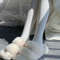 Молочно-белый