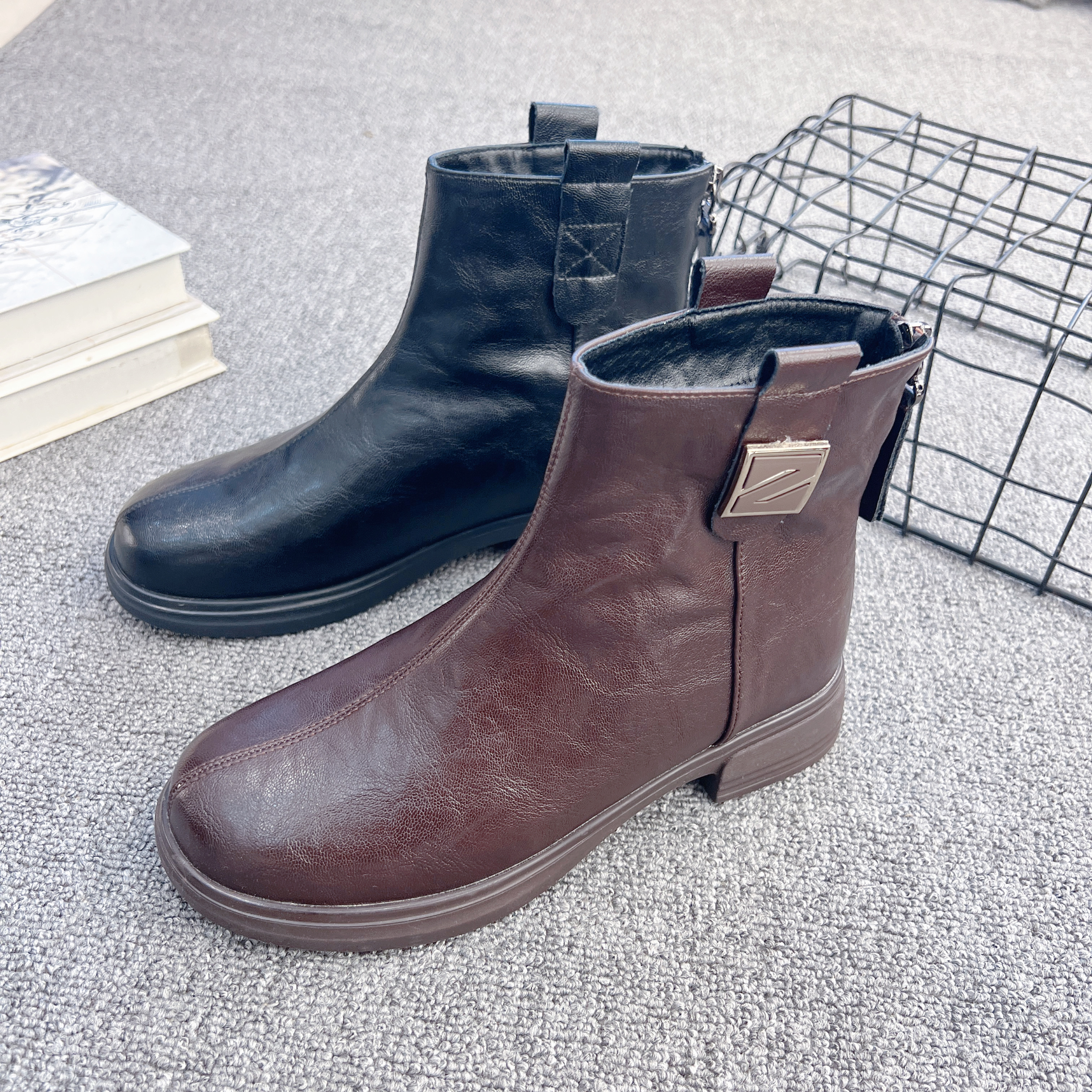 冰芙尼2025秋季新款女鞋舒适粗跟中跟女时装靴女短靴女靴235299