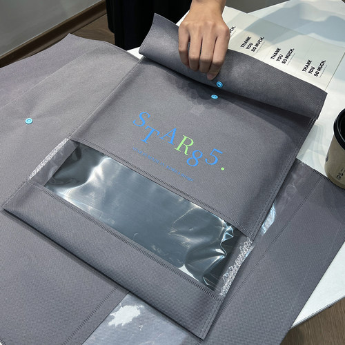 服装内包装开窗部分透明设计