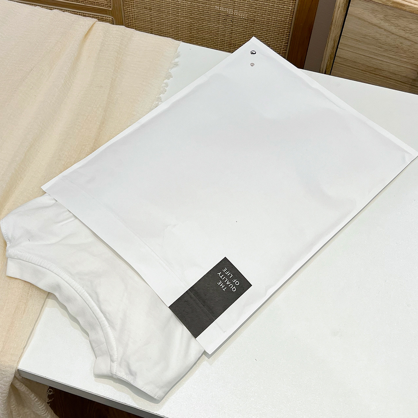 白色环保牛皮纸软骨自封袋包装袋服装衣服防尘袋定制logo包装现货