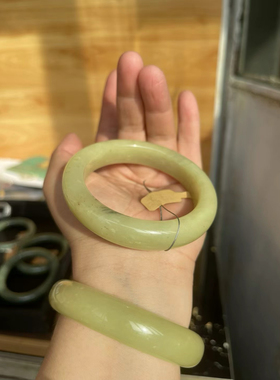 新疆和田玉鸡油黄且末料手镯58圈口