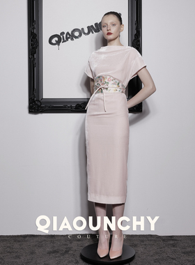 仙骨美人 QIAOUNCHY俏云曦｜法式优雅粉色真丝丝绒半高领连衣裙