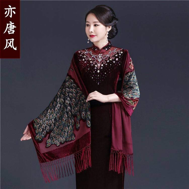 真丝绒孔雀图案妈妈旗袍外搭围巾