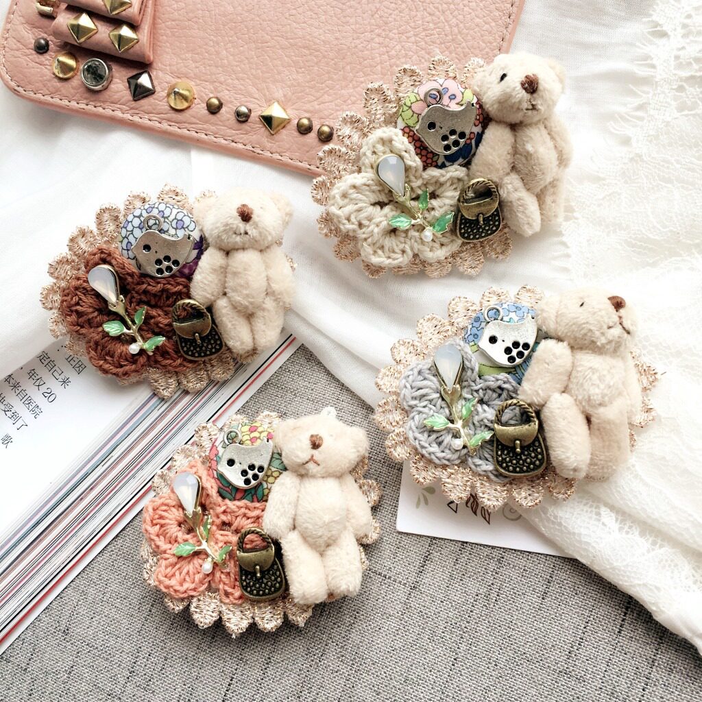 Broche femme en dentelle - Ref 1178353 Image 1