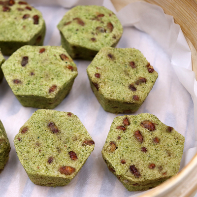 上海麦青红豆糕大麦苗汁糯米松糕米糕营养早餐小吃速冻半成品点心