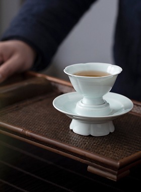 景德镇仿宋湖田窑影青葵口南宋盏手工雕刻莲瓣纹茶盏一件