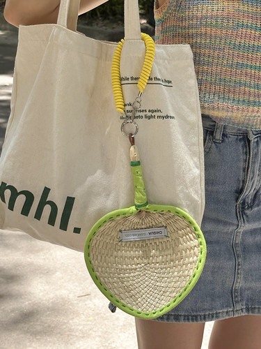 夏季创意手工扇子是蒲草