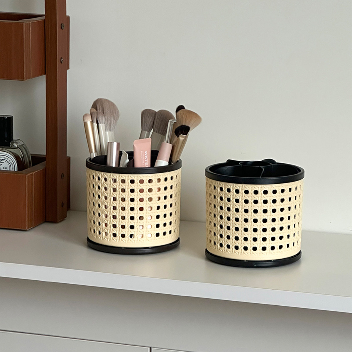 化妆刷收纳桶仿藤编收纳盒桌面整理圆形可旋转塑料收纳筐装饰摆件,收纳整理,化妆刷收纳盒/桶,淘宝优惠券,粉丝福利购,淘宝优惠卷