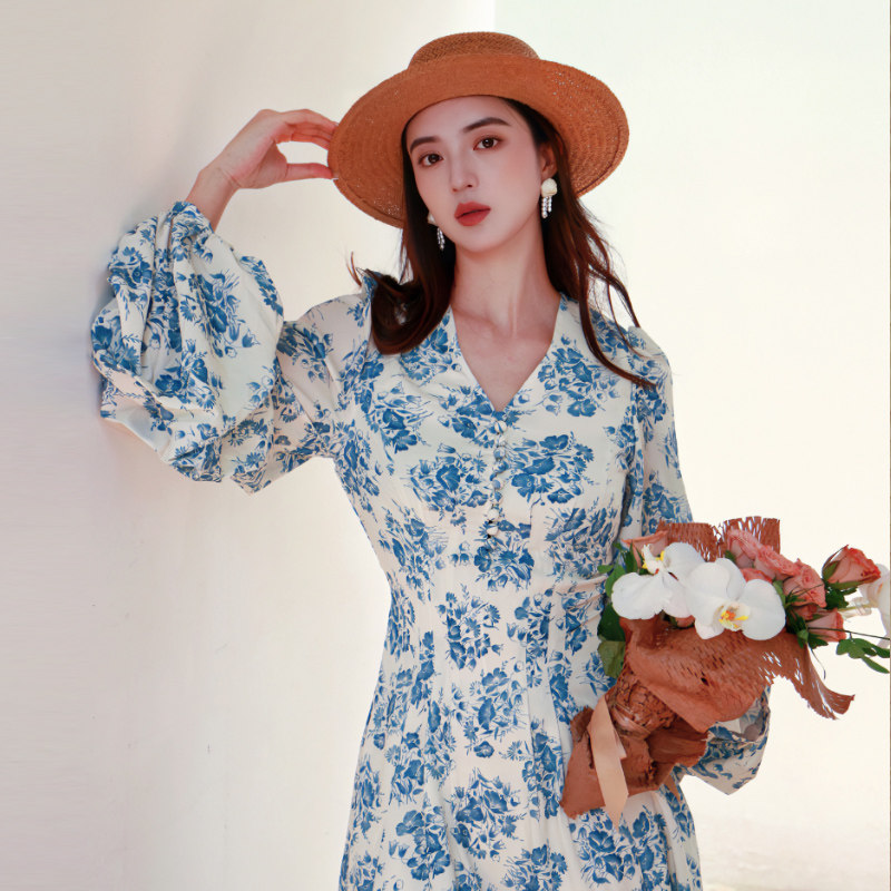 早秋新款复古国风收腰显瘦大摆长裙女连衣裙长袖青花瓷绑带印花裙