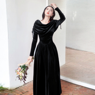 赫本风法式宫廷丝绒连衣裙女高级感优雅荡领长袖小黑裙秋冬季新款