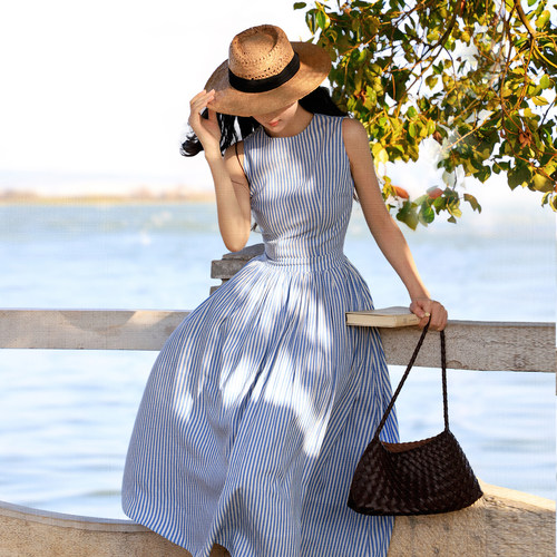 优雅蓝条纹无袖连衣裙背心伞裙