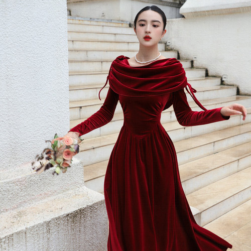 设计感优雅宫廷风丝绒连衣裙秋冬