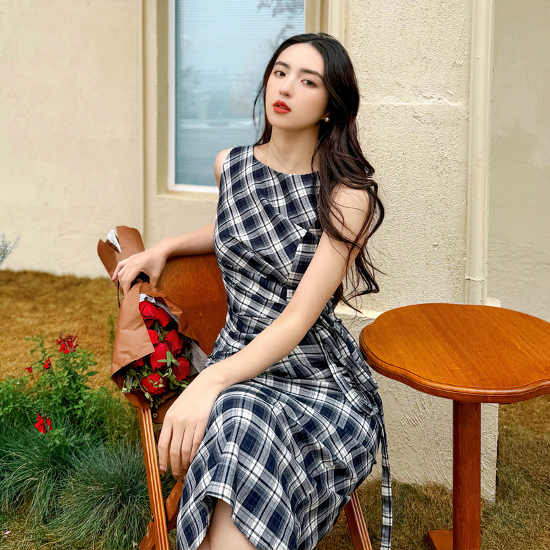 JUJU定制港风复古连衣裙无袖一字领赫本风少女气质显瘦格子裙女夏