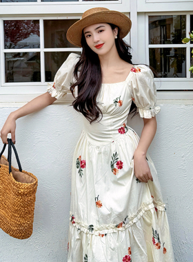 JUJU法式复古宫廷风刺绣花朵连衣裙方领泡泡袖大摆长裙度假风女夏