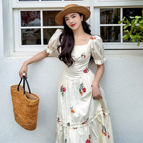 夏季新款刺绣大摆短袖连衣裙女