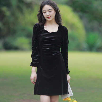 juju定制赫本风小黑裙秋冬连衣裙黑色丝绒打底裙方领法式小个子女