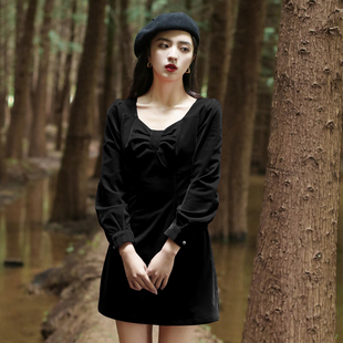 秋冬季黑色丝绒连衣裙显瘦显高小个子短款裙子气质赫本风小黑裙女