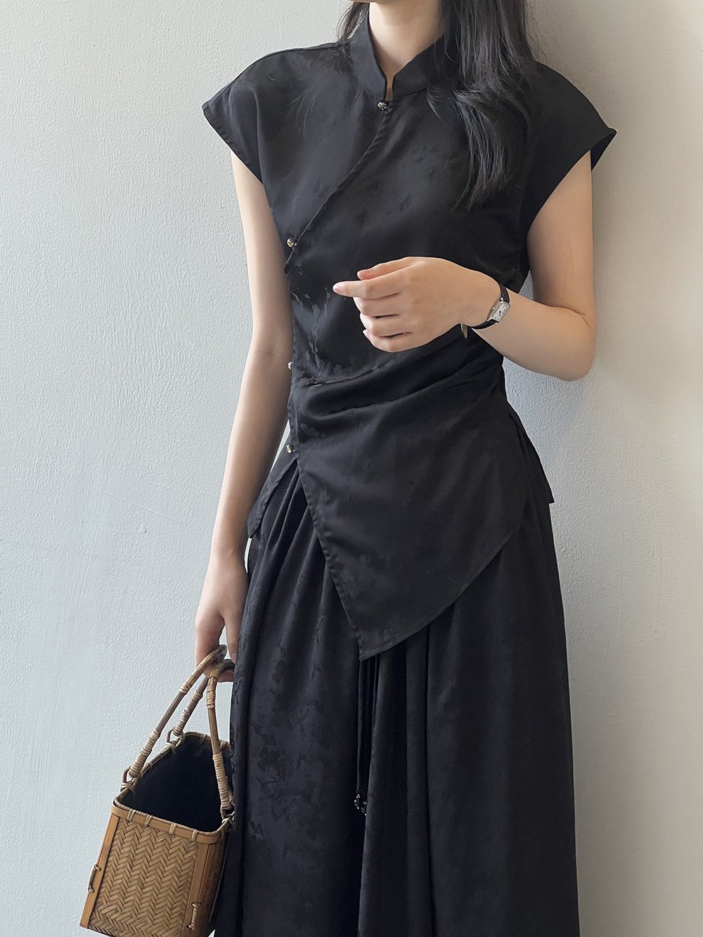 “神秘的东方女人”新中式立领提花斜扣衬衫女不规则下摆修身上衣
